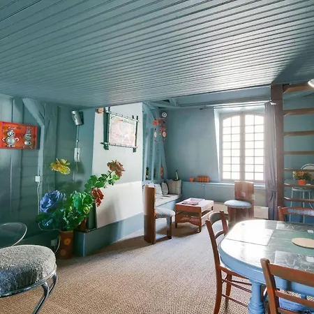 Daire A Avec Cour Interieure Cloturee - 50 M² *